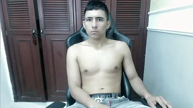 Snapshot of dannyt_hot chatting on 19, 11, 2025 dannyt hot online show from 19, 11, 2025