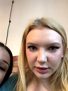 Snapshot of ErikaMuse chatting on 20, 11, 2025 ErikaMuse online show from 20, 11, 2025