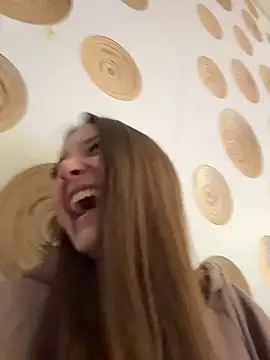 Snapshot of ErikaMuse chatting on 28, 11, 2025 ErikaMuse online show from 28, 11, 2025