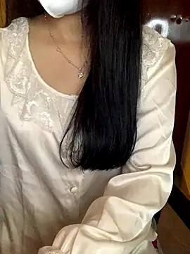 Snapshot of Hanni_22 chatting on 4, 12, 2025 Hanni 22 online show from 4, 12, 2025