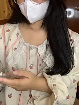 Snapshot of Hanni_22 chatting on 5, 12, 2025 Hanni 22 online show from 5, 12, 2025