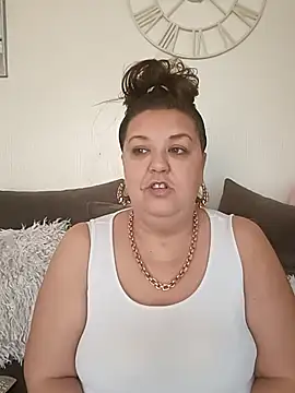 Snapshot of Nova-WiseX chatting on 2, 12, 2025 Nova-WiseX online show from 2, 12, 2025