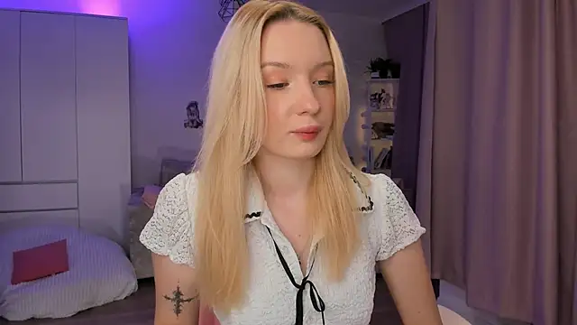 Snapshot of Tiffany_Paw chatting on 2, 12, 2025 Tiffany Paw online show from 2, 12, 2025