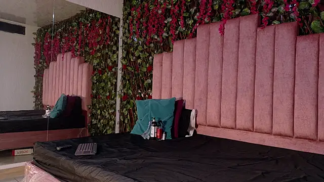 MiaJanss online show from 1, 12, 2025