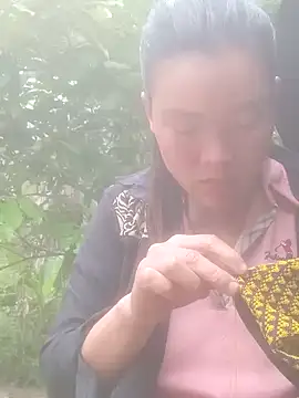 Snapshot of meomeo-00 chatting on 4, 12, 2025 meomeo-00 online show from 4, 12, 2025