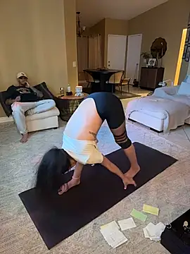 Snapshot of Entreprescrewers chatting on 23, 11, 2025 Entreprescrewers online show from 23, 11, 2025