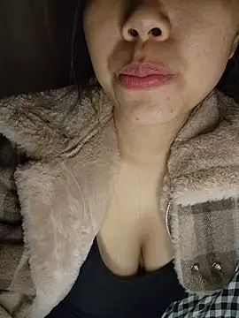 Snapshot of Xiu-L chatting on 5, 12, 2025 Xiu-L online show from 5, 12, 2025