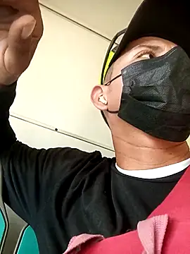 Snapshot of juunioreest chatting on 4, 12, 2025 juunioreest online show from 4, 12, 2025