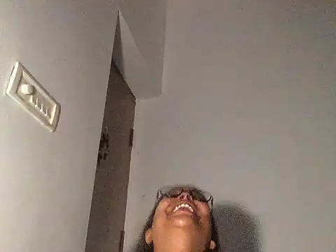 Snapshot of raveena_hot chatting on 16, 12, 2025 raveena hot online show from 16, 12, 2025