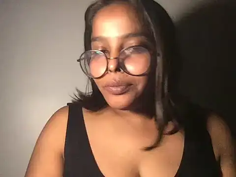 Snapshot of raveena_hot chatting on 20, 12, 2025 raveena hot online show from 20, 12, 2025