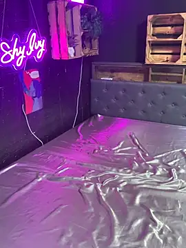 Snapshot of Shy-Ivy chatting on 19, 11, 2025 Shy-Ivy online show from 19, 11, 2025