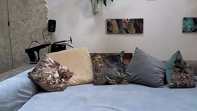 Shy-Ivy online show from 4, 6, 2026