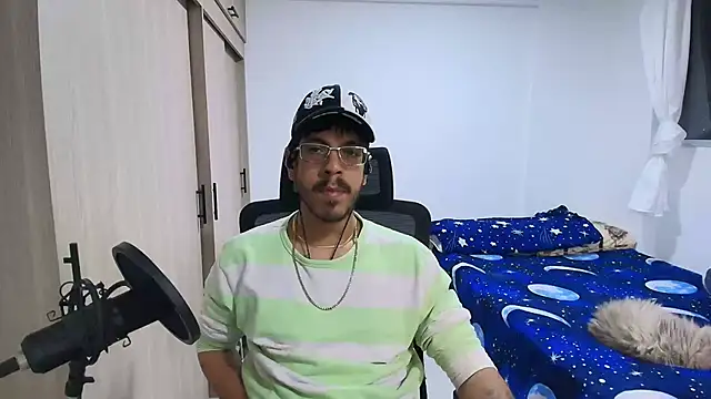 Snapshot of naitt_ chatting on 22, 11, 2025 naitt online show from 22, 11, 2025