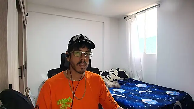 Snapshot of naitt_ chatting on 24, 11, 2025 naitt online show from 24, 11, 2025