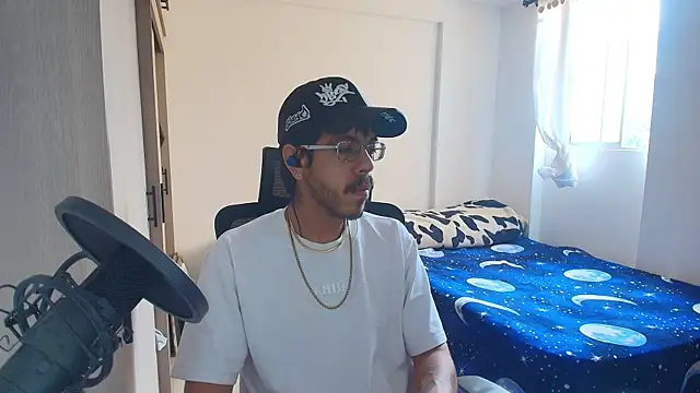 Snapshot of naitt_ chatting on 25, 11, 2025 naitt online show from 25, 11, 2025