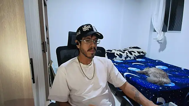 Snapshot of naitt_ chatting on 26, 11, 2025 naitt online show from 26, 11, 2025