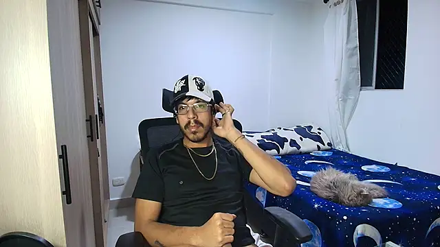 Snapshot of naitt_ chatting on 4, 12, 2025 naitt online show from 4, 12, 2025