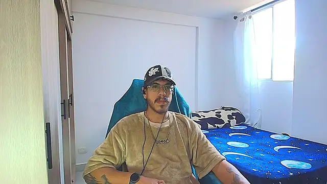 Snapshot of naitt_ chatting on 13, 12, 2025 naitt online show from 13, 12, 2025