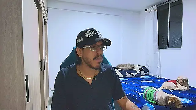 Snapshot of naitt_ chatting on 15, 12, 2025 naitt online show from 15, 12, 2025