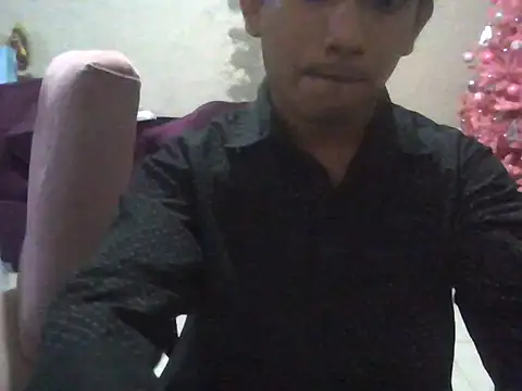 Snapshot of chikis_18 chatting on 20, 12, 2025 chikis 18 online show from 20, 12, 2025