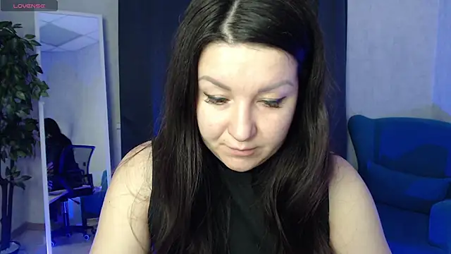 Snapshot of still__her chatting on 3, 12, 2025 still her online show from 3, 12, 2025