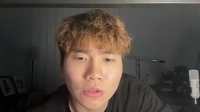 Snapshot of Juhone chatting on 1, 12, 2025 Juhone online show from 1, 12, 2025