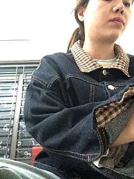 Snapshot of Miumiu95x chatting on 14, 12, 2025 Miumiu95x online show from 14, 12, 2025