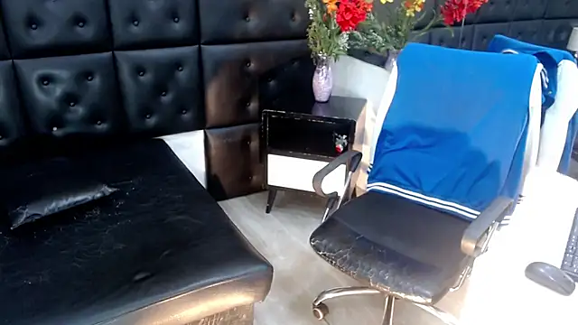 Snapshot of ChrisHott01 chatting on 2, 12, 2025 ChrisHott01 online show from 2, 12, 2025