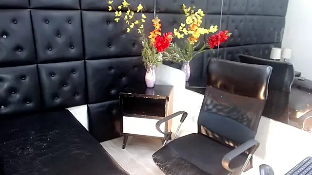 Snapshot of ChrisHott01 chatting on 4, 12, 2025 ChrisHott01 online show from 4, 12, 2025