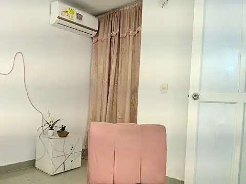 Snapshot of Luna_lexy04 chatting on 1, 4, 2026 Luna lexy04 online show from 1, 4, 2026