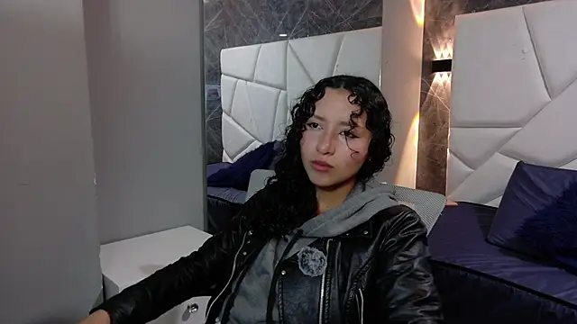 Snapshot of pettymoon1 chatting on 29, 11, 2025 pettymoon1 online show from 29, 11, 2025