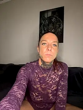 SexyInkedMiilfxx online show from 26, 11, 2025