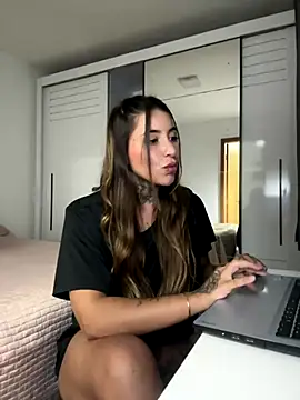 Snapshot of thauanydemontie chatting on 21, 11, 2025 thauanydemontie online show from 21, 11, 2025