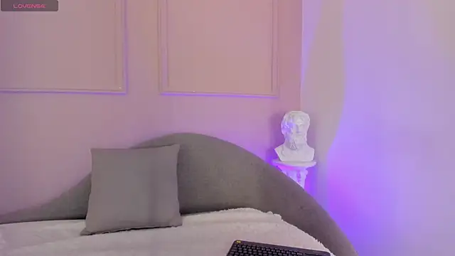 cleo johnson online show from 23, 11, 2025