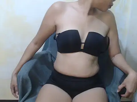 Snapshot of HotAsian_Yazzi69 chatting on 3, 12, 2025 HotAsian Yazzi69 online show from 3, 12, 2025