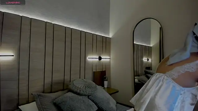 Zoe Mendez online show from 27, 11, 2025