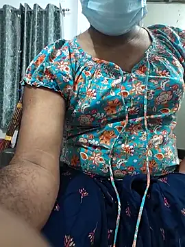 Snapshot of Littlehardon chatting on 18, 12, 2025 Littlehardon online show from 18, 12, 2025