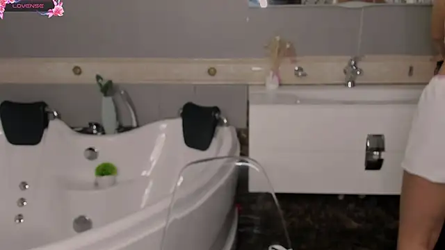 Snapshot of TracyCrawford chatting on 29, 11, 2025 TracyCrawford online show from 29, 11, 2025