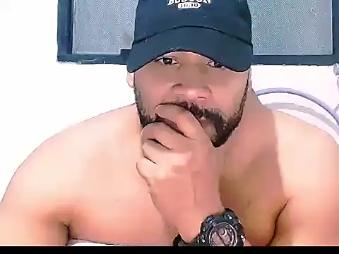 Snapshot of musclehetero chatting on 3, 3, 2026 musclehetero online show from 3, 3, 2026