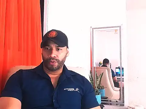 Snapshot of musclehetero chatting on 21, 4, 2026 musclehetero online show from 21, 4, 2026