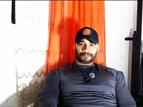 Snapshot of musclehetero chatting on 20, 5, 2026 musclehetero online show from 20, 5, 2026