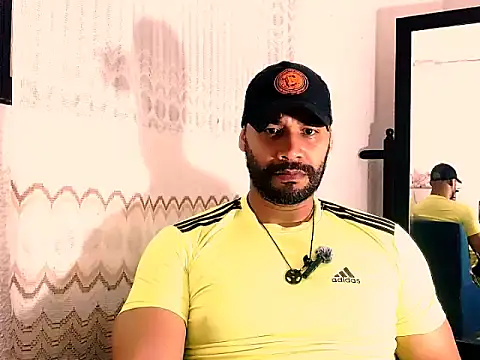 Snapshot of musclehetero chatting on 23, 5, 2026 musclehetero online show from 23, 5, 2026