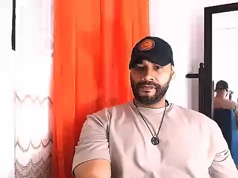 Snapshot of musclehetero chatting on 25, 5, 2026 musclehetero online show from 25, 5, 2026