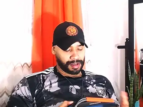Snapshot of musclehetero chatting on 4, 6, 2026 musclehetero online show from 4, 6, 2026