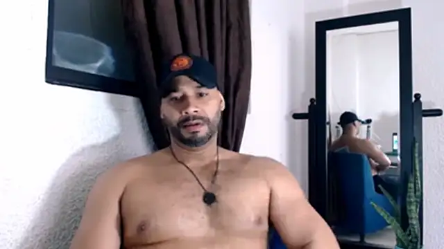 Snapshot of musclehetero chatting on 14, 6, 2026 musclehetero online show from 14, 6, 2026