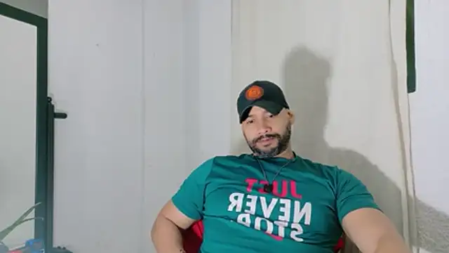 Snapshot of musclehetero chatting on 28, 6, 2026 musclehetero online show from 28, 6, 2026