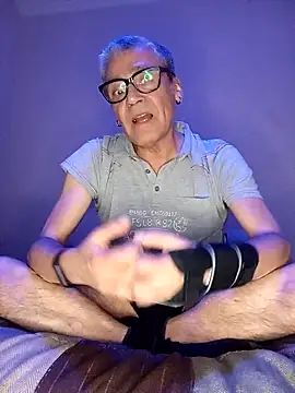 Snapshot of BCNBOTTOM chatting on 18, 12, 2025 BCNBOTTOM online show from 18, 12, 2025