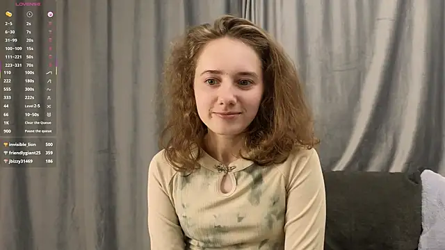 Snapshot of CuteLunette chatting on 13, 12, 2025 CuteLunette online show from 13, 12, 2025