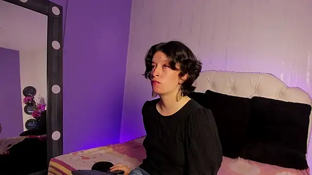 Snapshot of CoralAndOcean_ chatting on 4, 12, 2025 CoralAndOcean online show from 4, 12, 2025