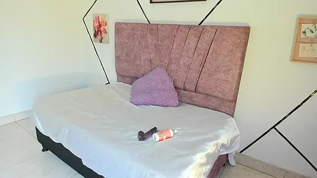 Snapshot of Julieta_Lein_ chatting on 3, 12, 2025 Julieta Lein online show from 3, 12, 2025